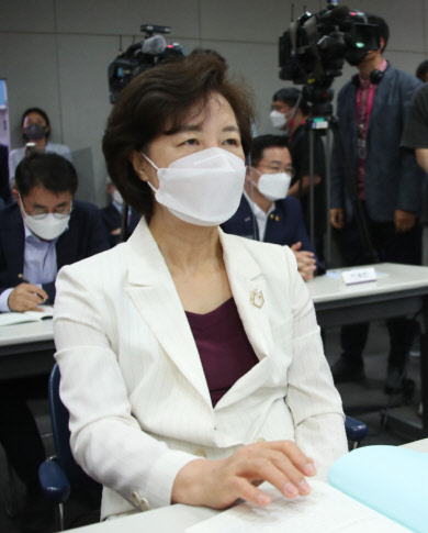 추미애 전 법무부 장관이 지난 15일  서울 연세대 김대중도서관에서 열린 6·15 남북정상회담 21주년 기념식에 참석해 있다. 연합뉴스